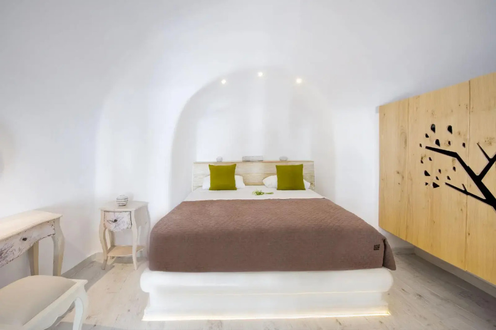 Hyperion Oia Suites