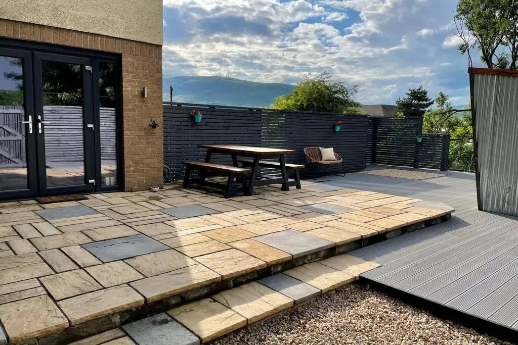Stylish, Central Studio with Kitchen & Large Deck