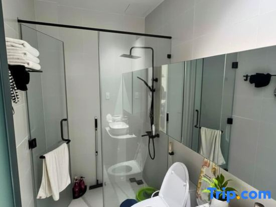 LYLAC Home Saigon NBK - Private Oasis 5BR Duplex in D1 near Japantown