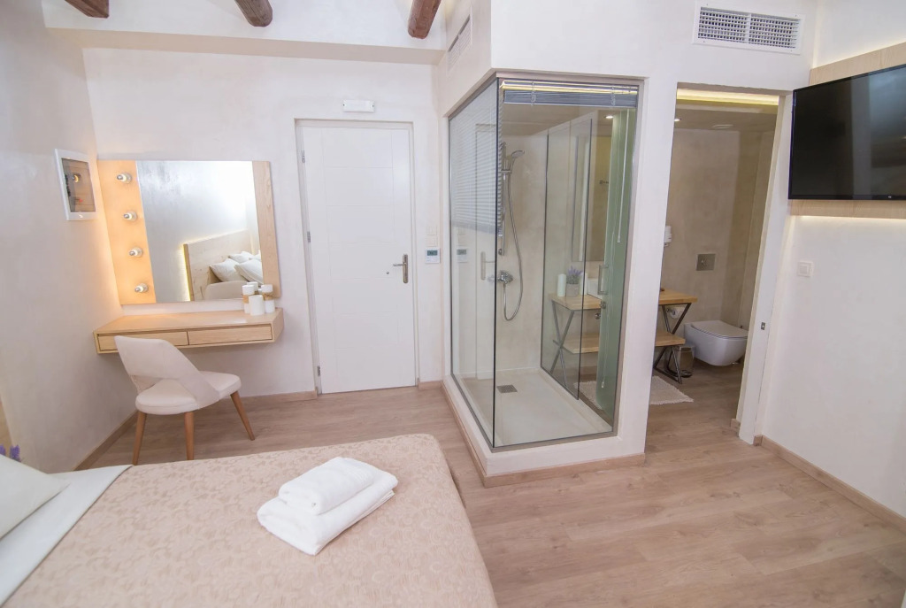 Panellinion Luxury Rooms