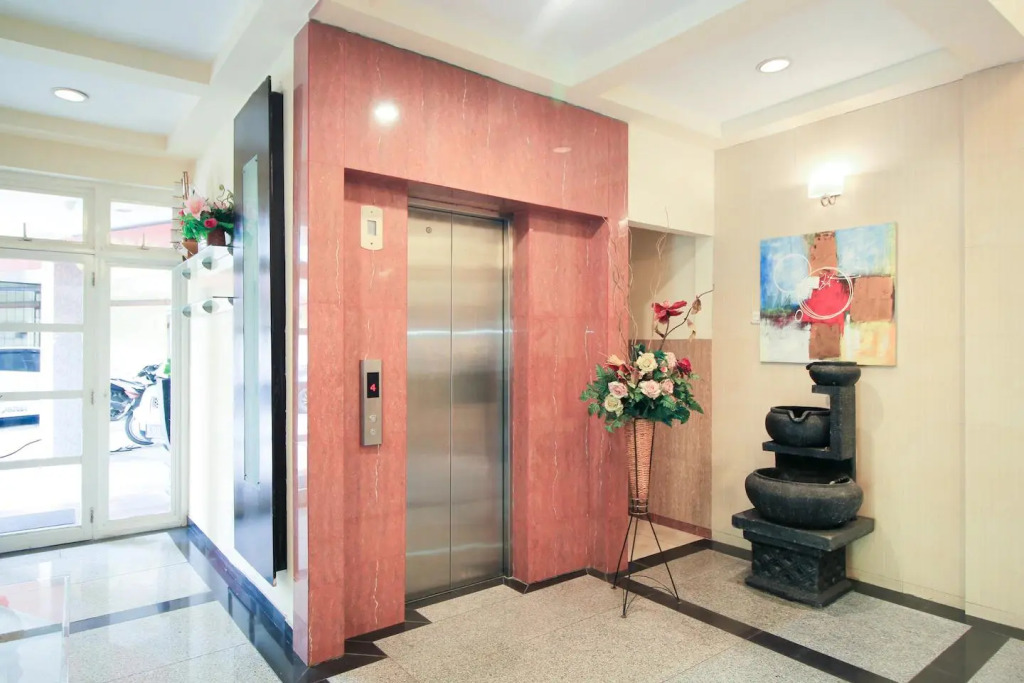 Capital O 175 K-60 Residence