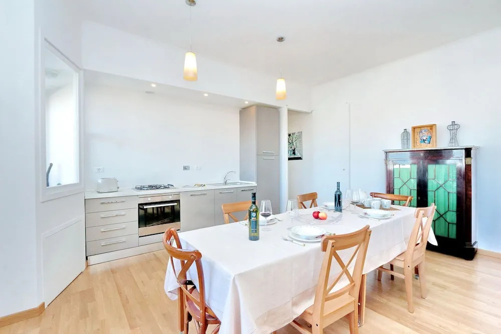 Salaria Apartment