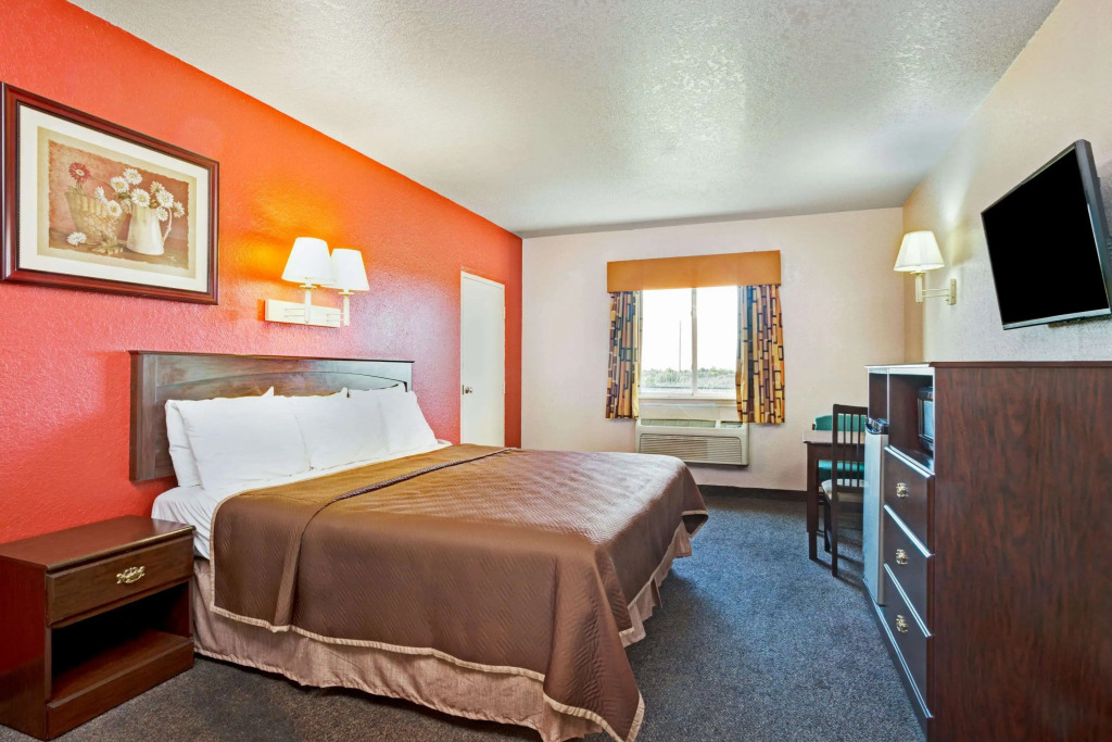 Howard Johnson by Wyndham Galveston