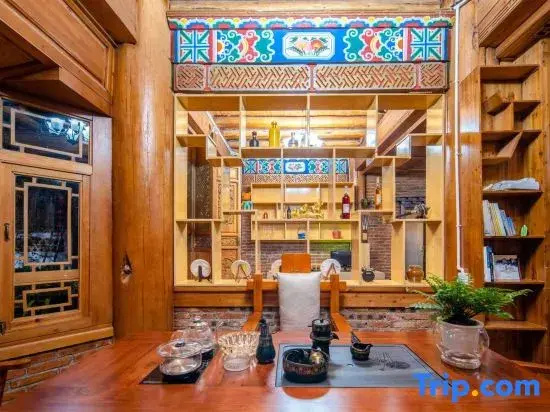 Qianyi Audio-Visual Oxygen Supply Travel Photography Boutique Hotel (Dukezong Ancient City)