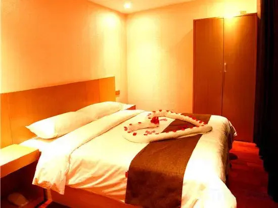 Zhangye Xilaishun Holiday Hotel (Railway Station No.1 Middle School)