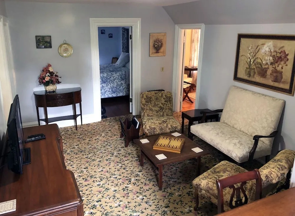 The Parsonage Inn LLC