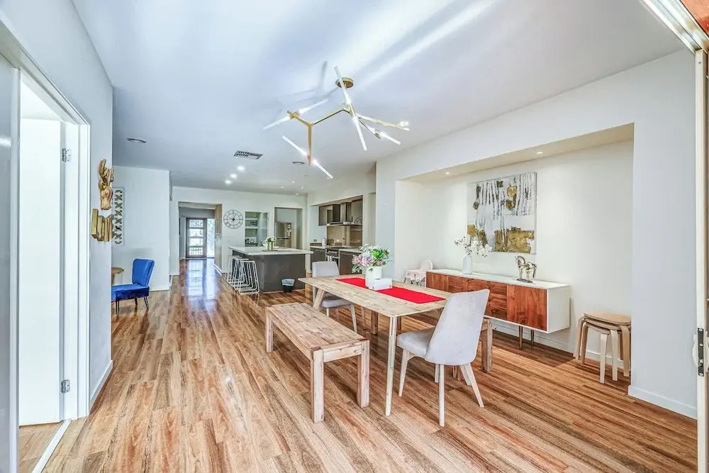 Stylish Luxe House For Big Group Near Shopping Center