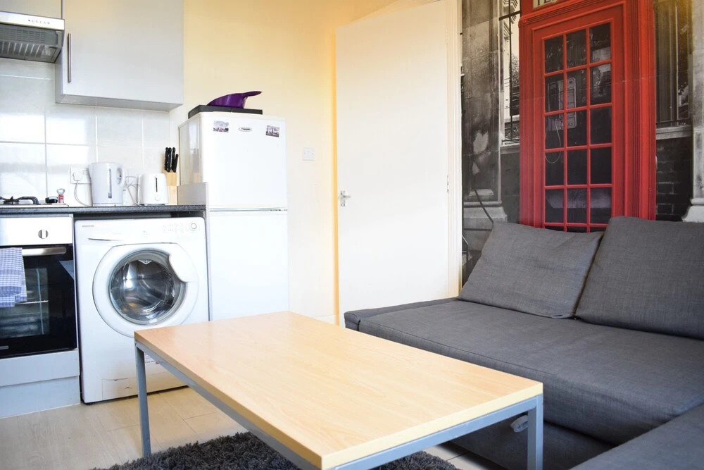 2 Bedroom Flat In Central London