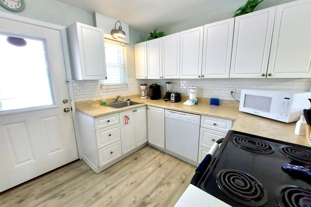 Harbor House B6 2 Bedroom Condo by RedAwning