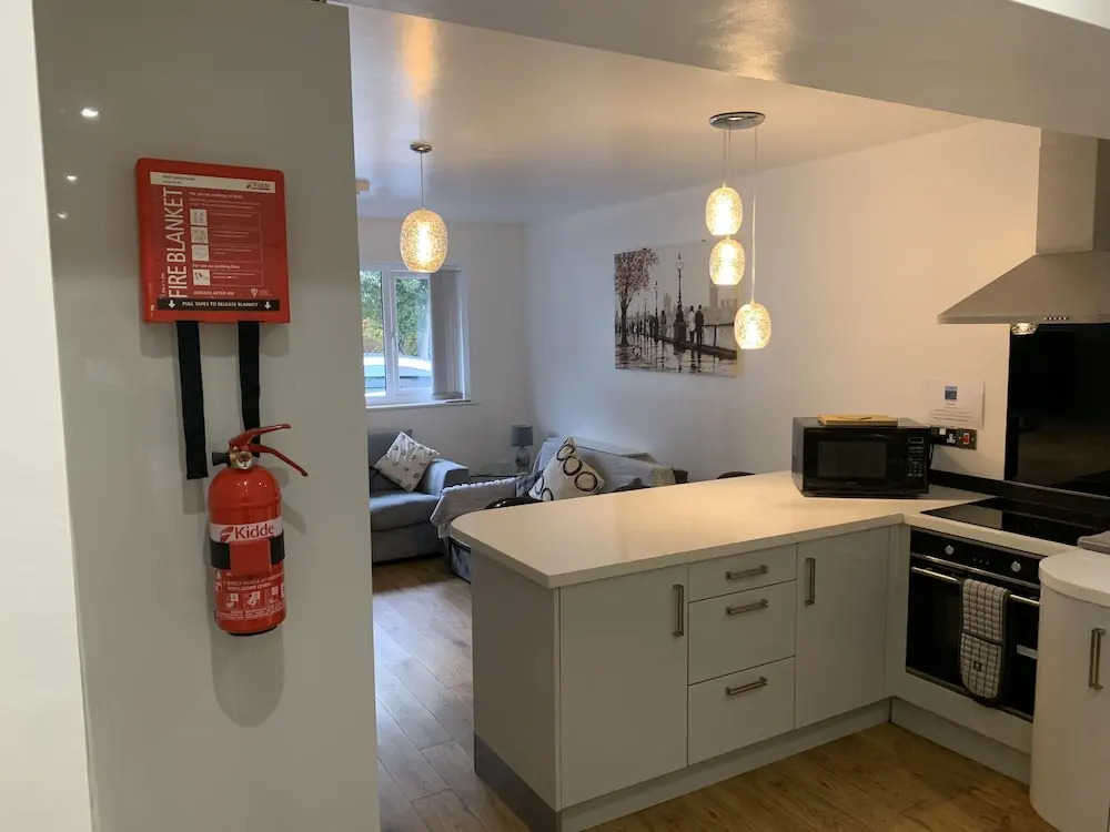 Stylish and Immaculate 2-bed Apartment in Leigh