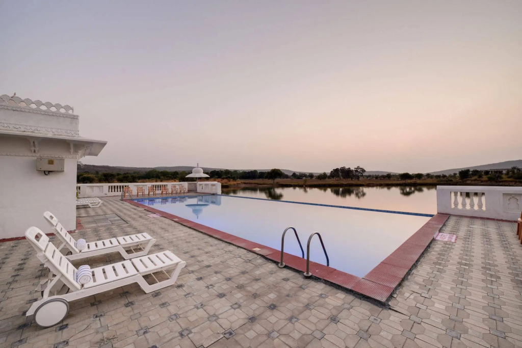 juSTa Lake Nahargarh Palace, Chittorgarh