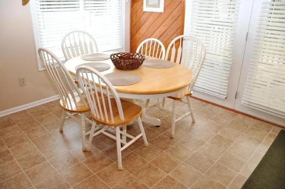 TJ's - 4 Br home by RedAwning