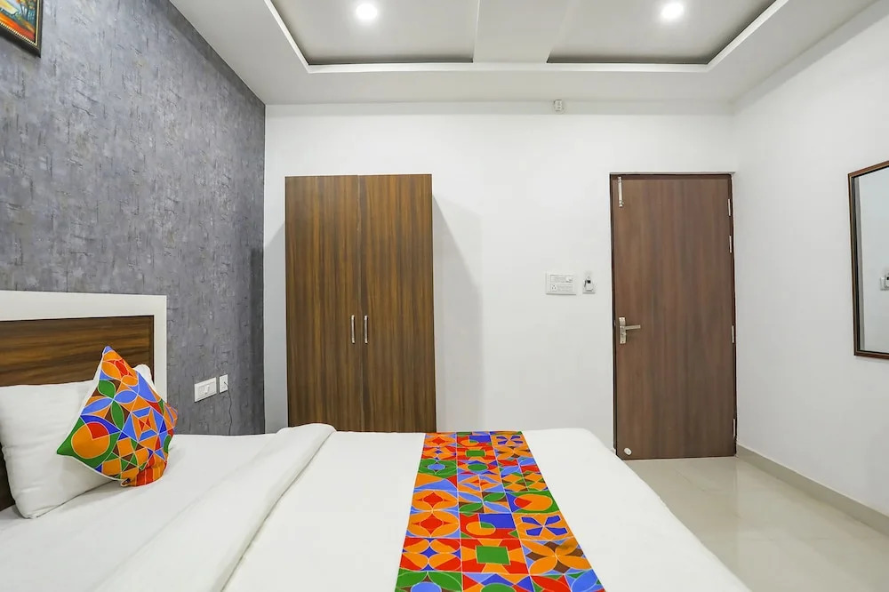 FabExpress Vinayak Palace