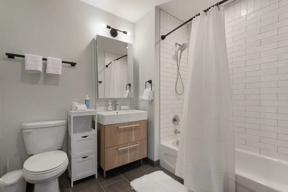 Group Stay 3 Modern 2BR Units Great Amenities