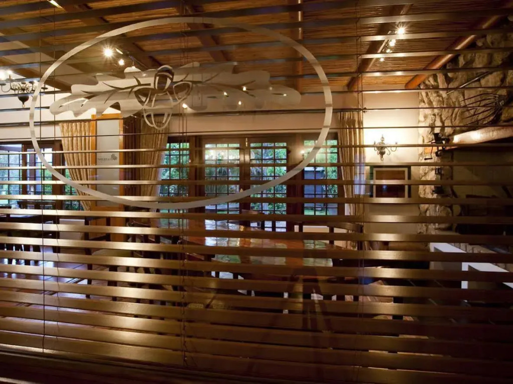 Oakhurst Hotel