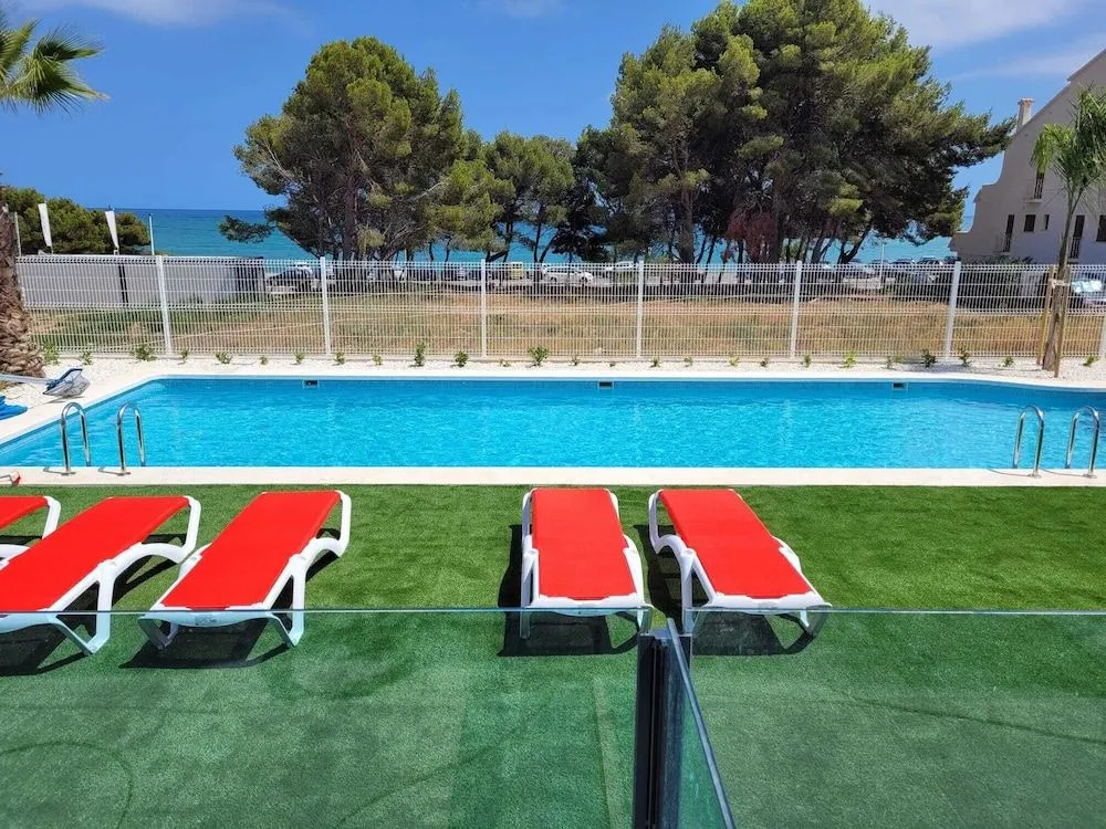 AZAHAR BEACH Red Apartments & Spa