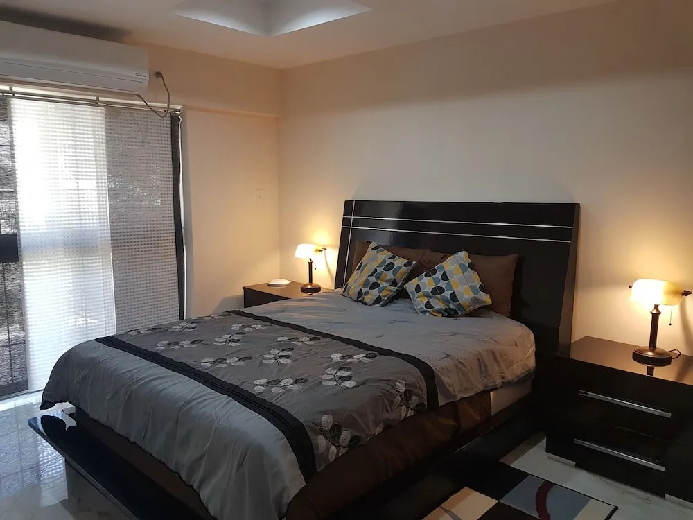 Modern 1 Bed Apartment in Belize City