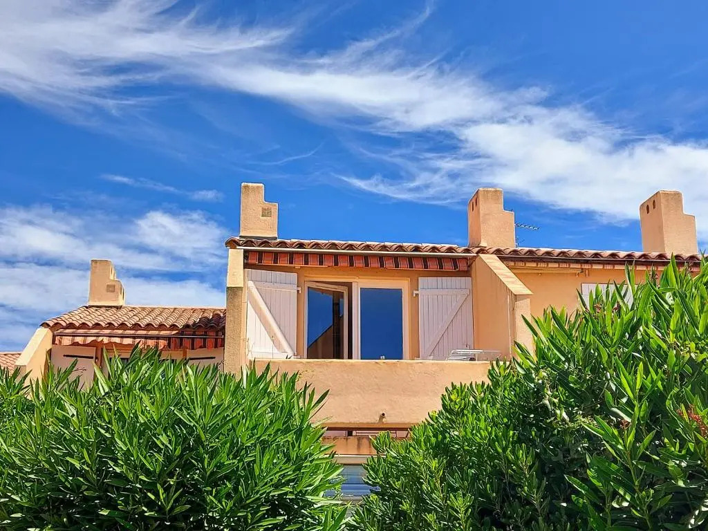 Coquet studio avec belle terrasse