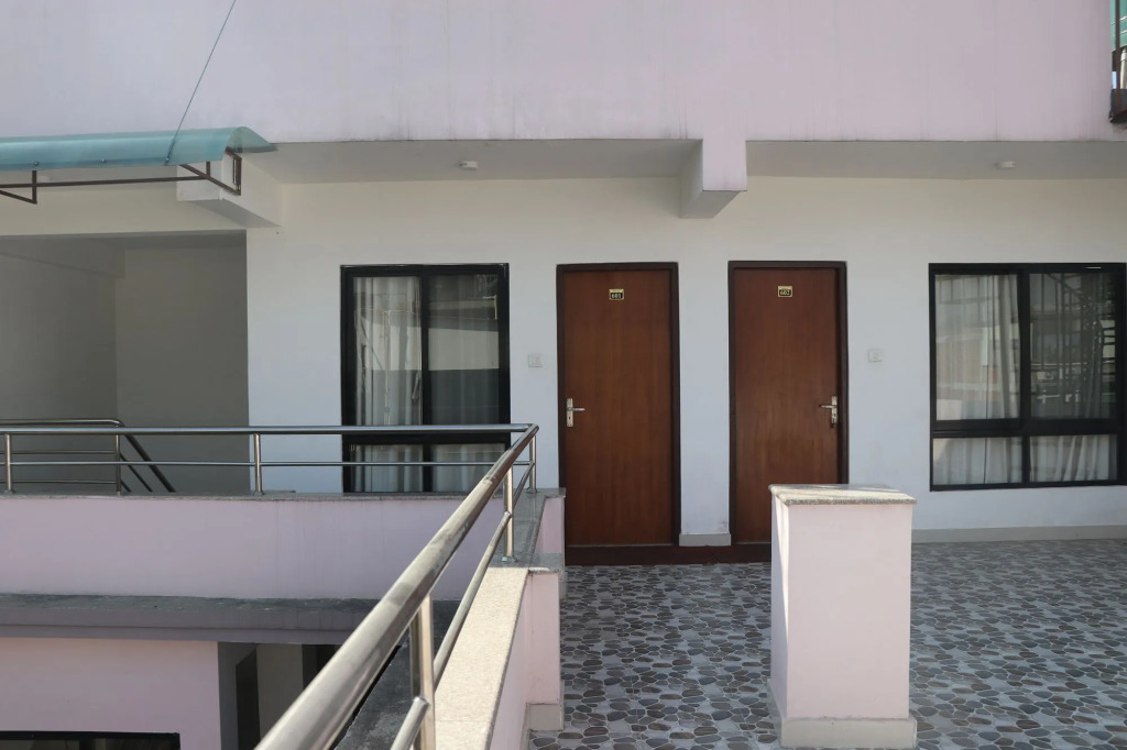 OYO 156 Hotel Sweet Town