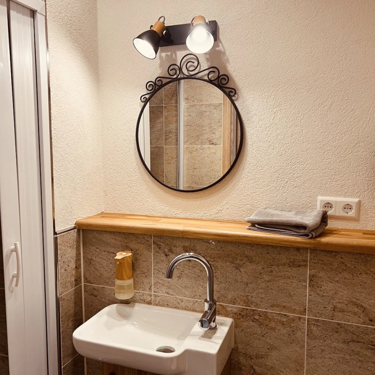 Rose Boardinghouse 24h-7d Self Check-In Automat