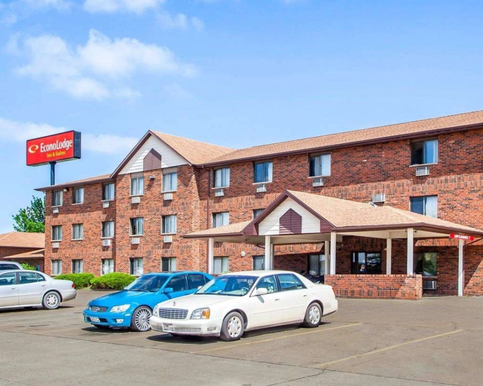Econo Lodge Inn & Suites Davenport Area
