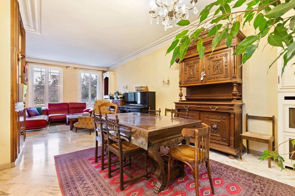 Red and Rustic Home Near Bois de Vincennes for 7 pax