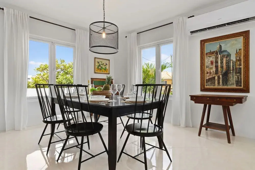 Beautiful 3br2ba Amazing Location w Private Pool