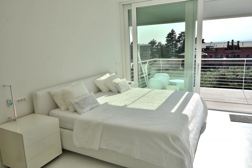 The White Apartment With Pool