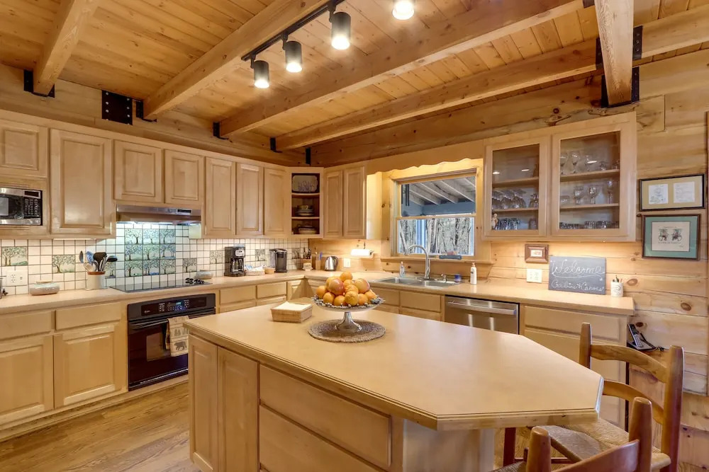 Family-Friendly Jasper Cabin with Deck