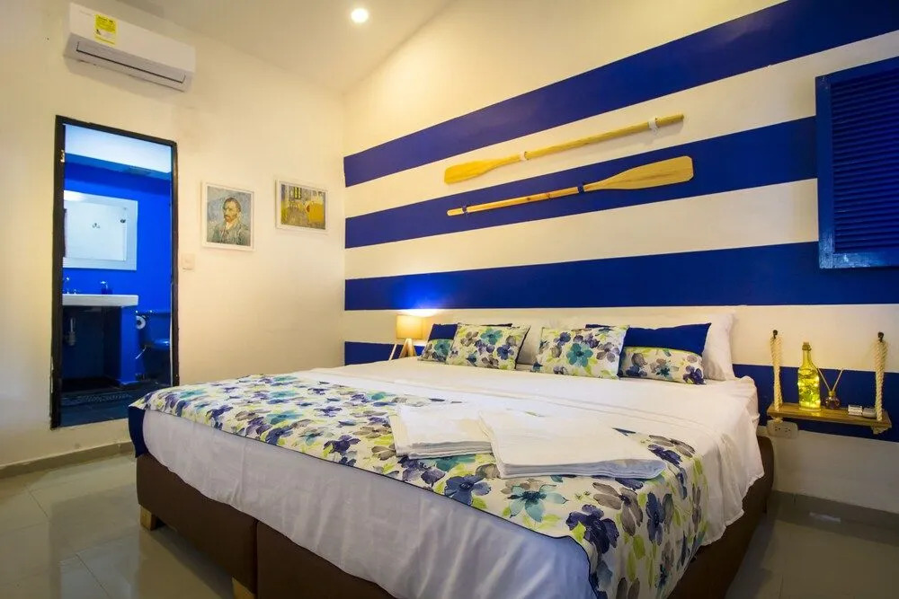 Casa del Puerto Hostel & Suites