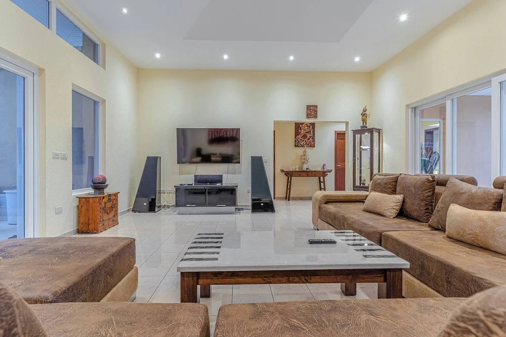 Tropical Luxury 4BR Pool Villa w Game Area