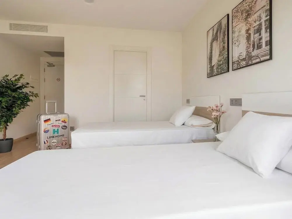 Limehome Barcelona Carrer de Fontcoberta - Digital Access