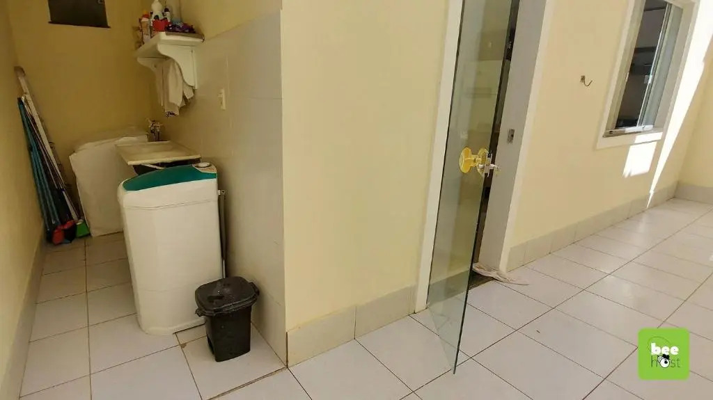 COPFL0101 - Casa grande com piscina privativa