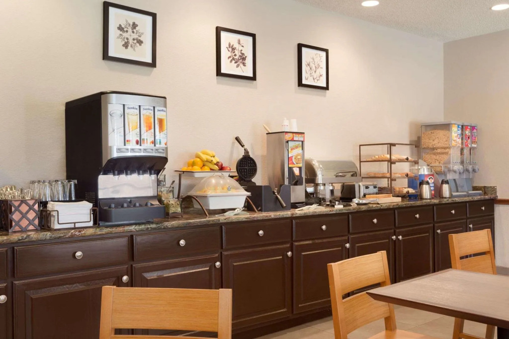Country Inn & Suites by Radisson, Norman near University