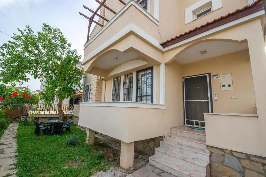 Sahile Yakın Havuzlu Villa 6+2 kişilik