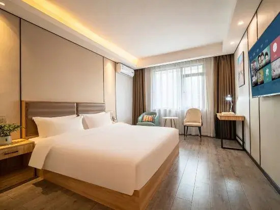 Huaxi Hotel (Guiyang Railway Station Vientiane City Shopping Center)