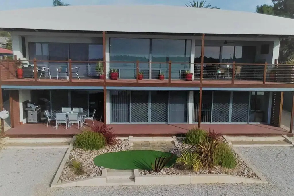 Almonta Apartments on the water front