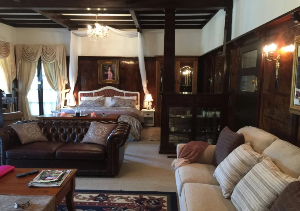 Corner Manor Leura