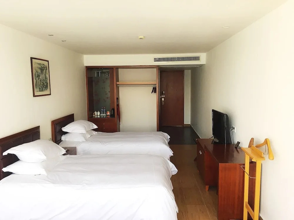 Taiping Lake Clove Garden Hotel