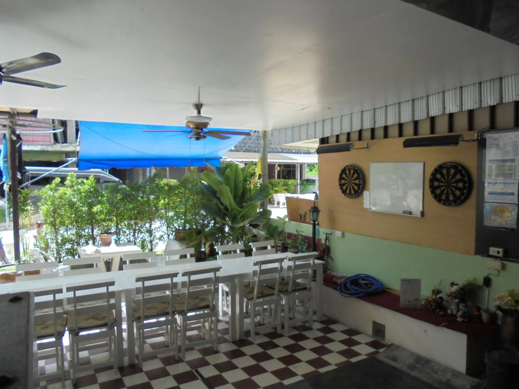 PS Guesthouse and Bar