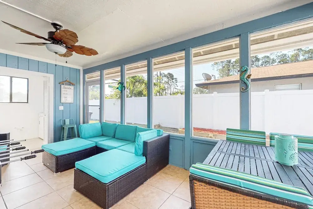 Water-view Dog-friendly Home With Outdoor Space & Entertainment Options
