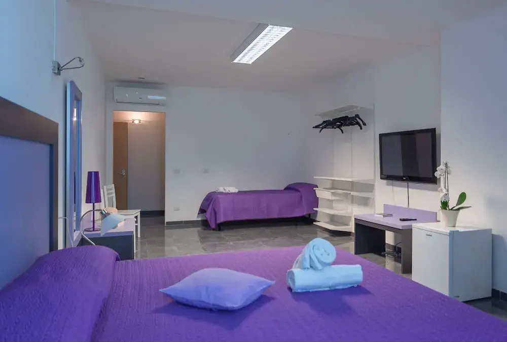Delta Rooms