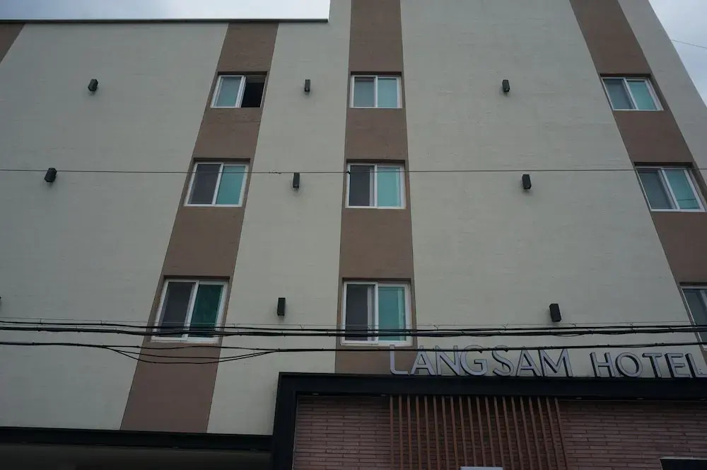 Lang Sam Hotel