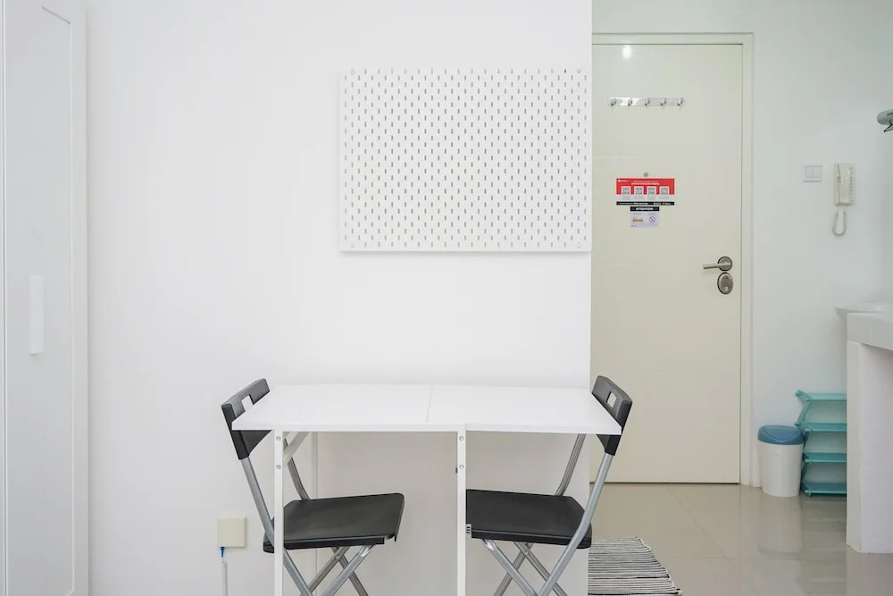 Beautiful and Comfy Studio at Silk Town Apartment