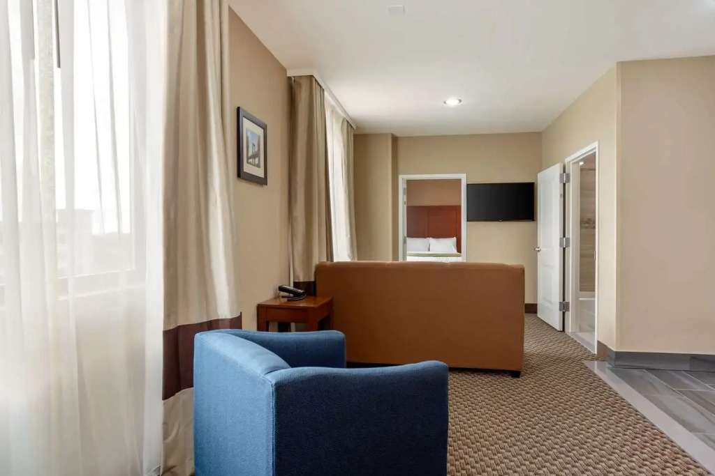 Comfort Inn & Suites near JFK Air Train