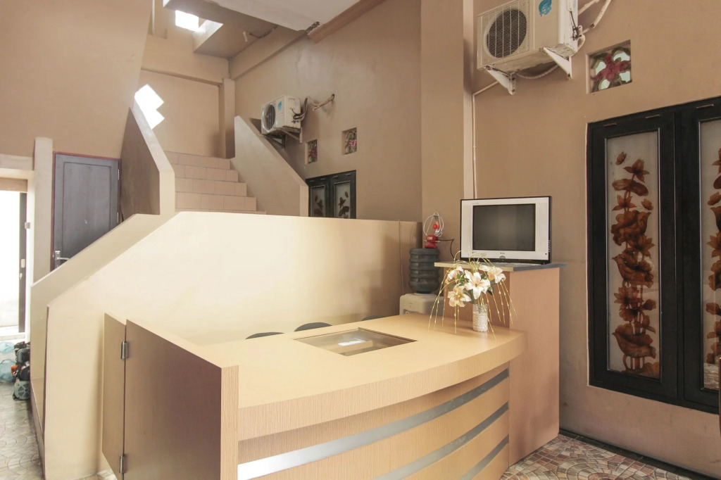 RedDoorz Plus near Mega Town Square