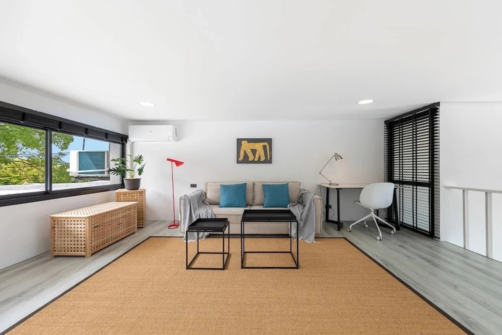 Elegant Pool Access Townhouse Near Beach