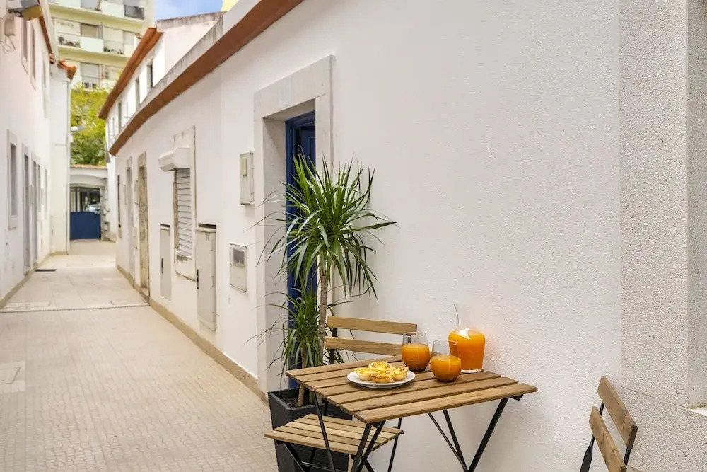 Urban Escape: 1-Br W/Mezzanine Near Campo Ourique