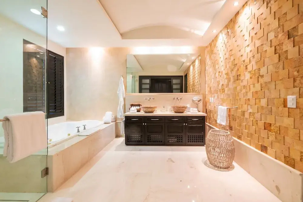 Beautiful 3 Bedroom Condo