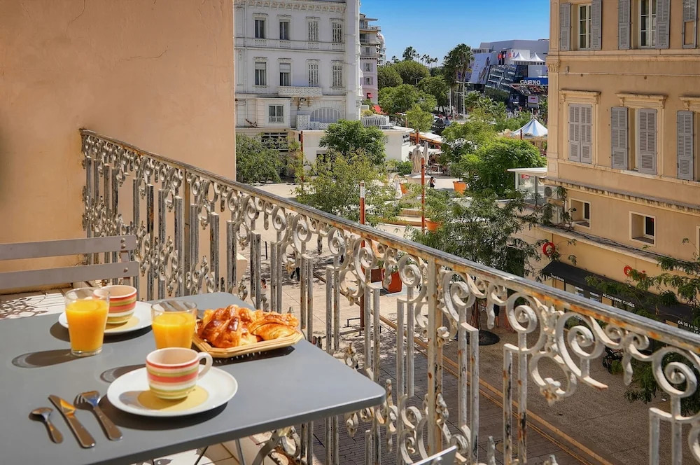 2 Chambres- Balcon- F lix Faure-forville A2b023
